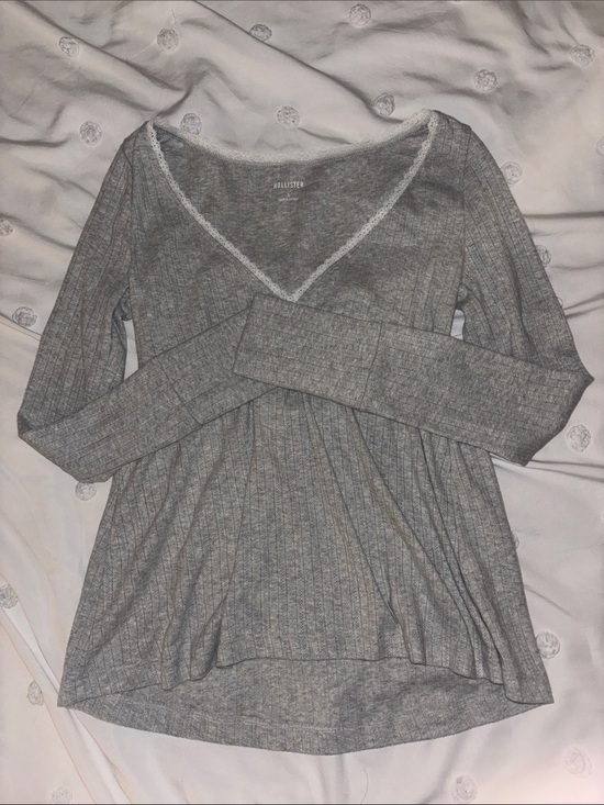 Hollister Sweaters - Hollister Light Grey Ribbed V-Neck Lace Trim Top